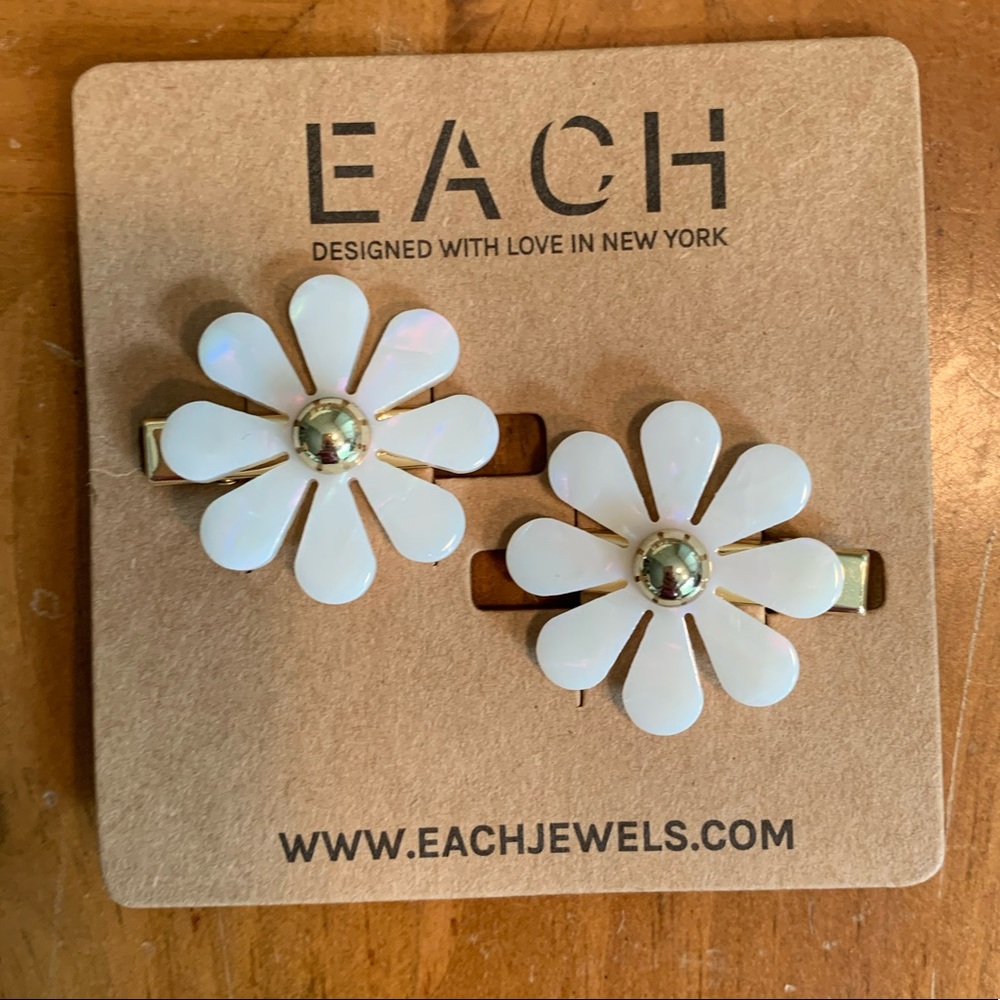 EACH Jewels Gold Flower Hair Clips NWT